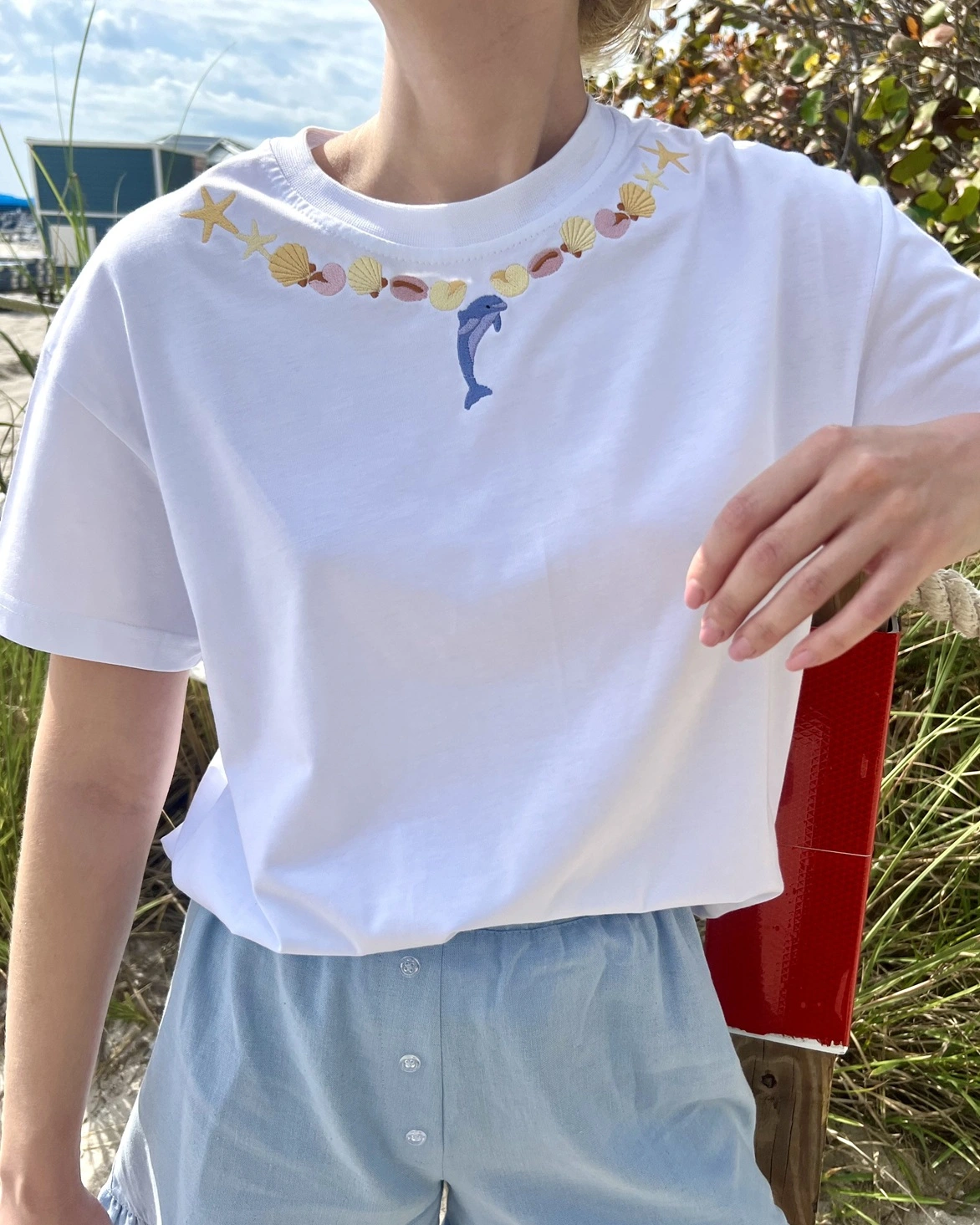 T-shirt SHELL NECKLACE